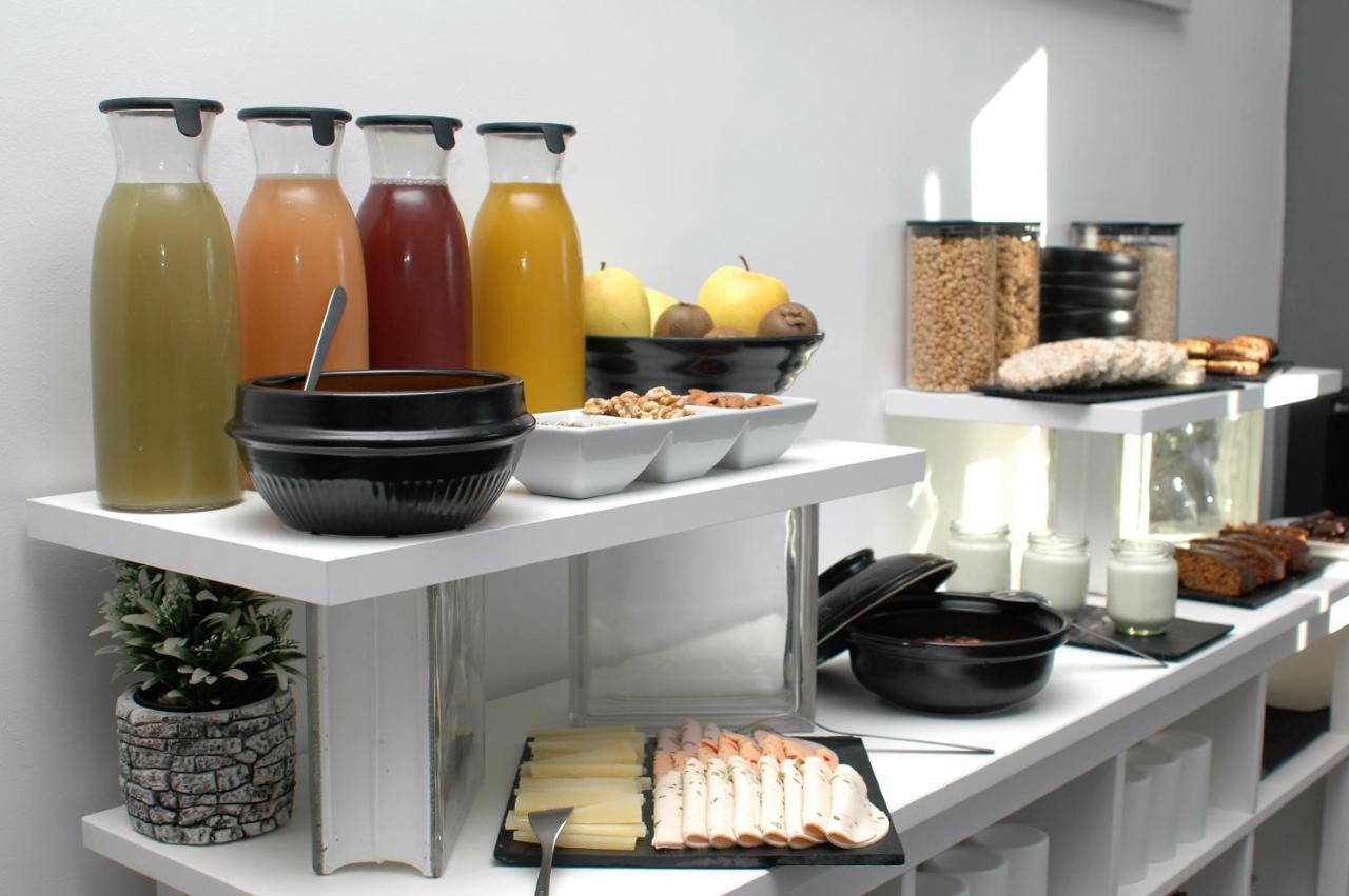 Jingtu Wellness & Spa B&B Comares Bagian luar foto