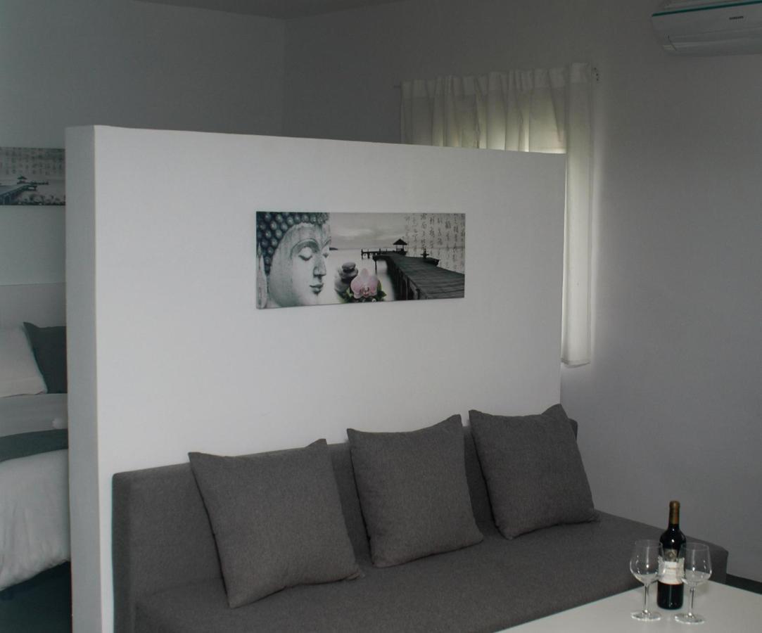 Jingtu Wellness & Spa B&B Comares Bagian luar foto